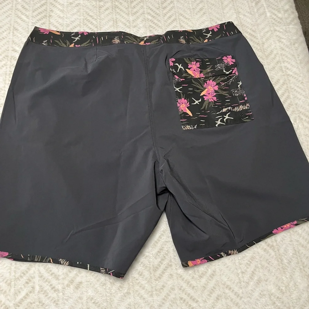 Patagonia Black and Pink Board Shorts Swimwear 38 - Picture 5 of 7